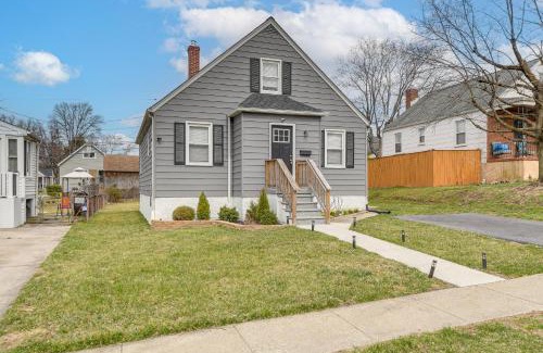 Parkville Apartment | 4 Mi to Universities Quaint Parkville Apartment!