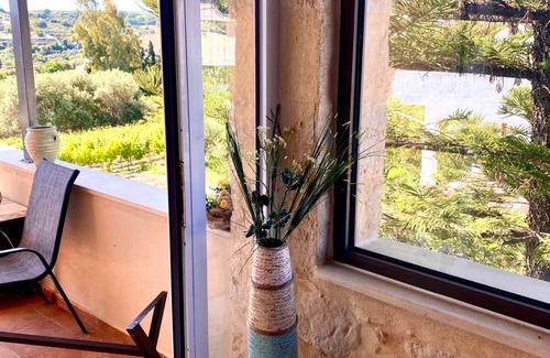 Episkopi House | 4 min. drive to the beach! Spacious cozy family holiday home