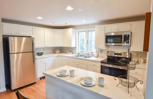 North Eastham House | 4 Mins to Bayside Beaches