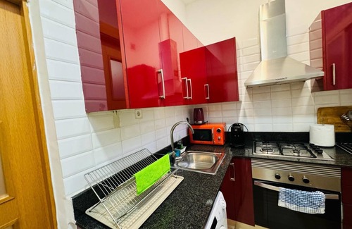 Sant Adria de Besos House | 4 mint to beach and 20 mint to las Ramblas plaza catalunya Barcelona