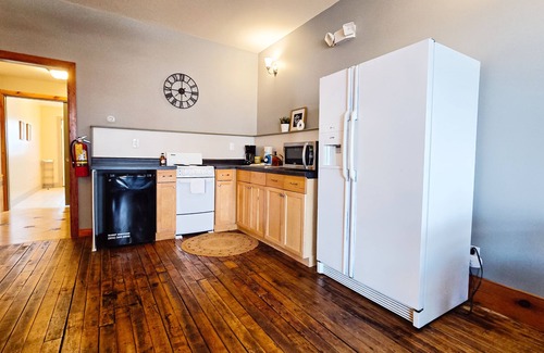 Elberta Condo | 4 Minutes to Lake Michigan - FREE Kayak & Bike Rental