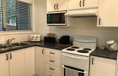 Long Beach Apartment | 4 minutes to Long Beach. Cozy couple's studio on small private acreage