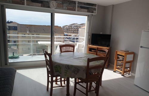 Sainte-Cecile-Plage Apartment | 4 people 1 bedroom apartment 200 meters from the beach with sea view