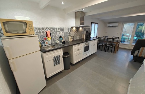 Saint-Bres Apartment | 4-person air-conditioned apartment with swimming pool at the gateway to the Cévennes