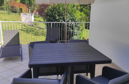 Capvern House | 4-person gîte with jacuzzi and tennis court