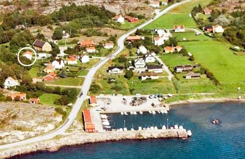 Edshultshall House | 4 person holiday home in HÄLLEVIKSSTRAND