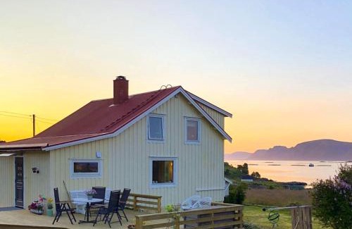 Oksnes House | 4 person holiday home in ALSVÅG, cleaning included