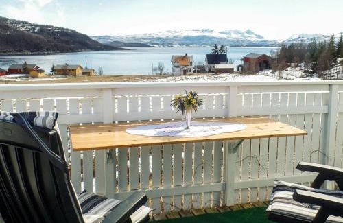 Dyroy Municipality House | 4 person holiday home in Skatvik-By Traum