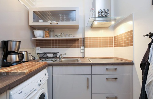 West Berlin Centre Apartment | 4 person old building near Kurfürstendamm