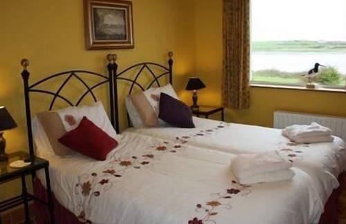 Burren Cottage | 4* Quality home with spectacular views of Galway Bay and Burren hills
