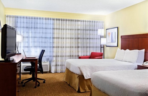 Brookhollow Hotel | 4 Relaxing Units w/Swimming Pool Access Near The Galleria – 10 Mins Drive