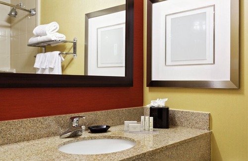 Brookhollow Hotel | 4 Relaxing Units w/Swimming Pool Access Near The Galleria – 10 Mins Drive