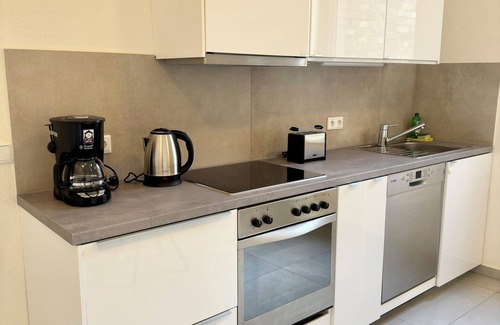 Rheinhausen Apartment | 4 Rooms/Free Parking/25 min to Düsseldorf