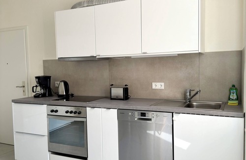 Rheinhausen Apartment | 4 Rooms/Free Parking/25 min to Düsseldorf
