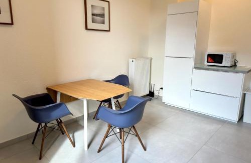 Rheinhausen Apartment | 4 Rooms, free Parking, 25 min to Düsseldorf, 100 Mbps WLAN