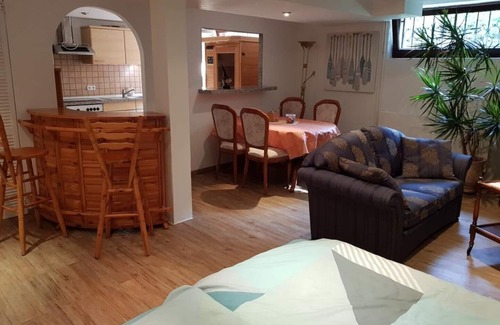 Mariendorf Apartment | 4 star basement apartment Alt-Mariendorf (parking lot on the property)