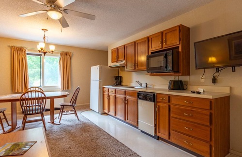Beech Mountain Apartment | 4 Seasons at Beech Mountain