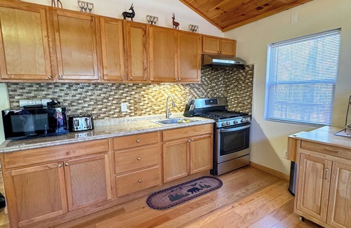 Thornhurst House | 4 Seasons Lake Community - NEW MINI SPLIT AC SYSTEM