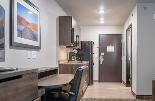 Mitchell Hotel | 4 Serene & Functional Rooms Near Parks & Recreation Areas Perfect for Families