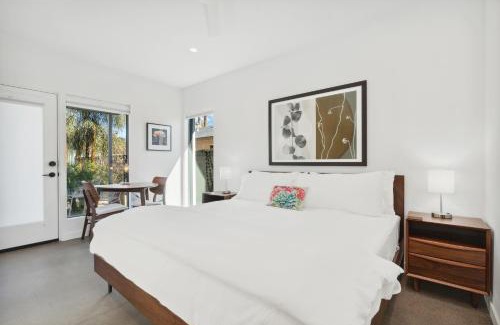 Camelback East Apartment | 4 Square Studios