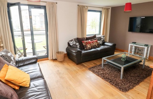 Castle House | 4 ST.STEPHENS COURT, pet friendly, country holiday cottage in Swansea