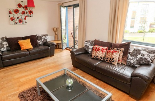 Castle House | 4 ST.STEPHENS COURT, pet friendly, country holiday cottage in Swansea