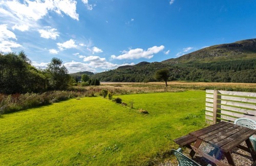 Crianlarich Cottage | 4 star, 4 bedroom, 3 bathroom Scottish cottage with sensational loch and mountain views