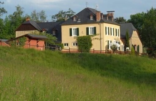 Monein Cottage | 4-star gîte with private heated pool and panoramic views