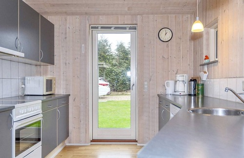 Hvalpsund House | 4 star holiday home in Farsø