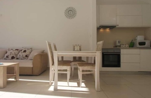Donji Morinj Apartment | 4 Stars 1BR Apartment Morinj D4nn