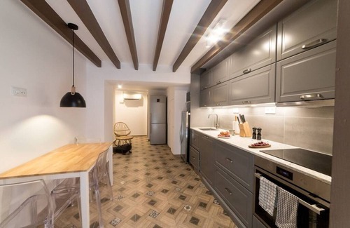 Alicante City Centre House | 4-storey semi-detached house in the center of alicante