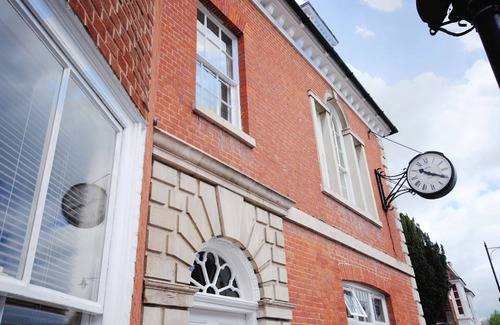 Midhurst Cottage | 4 The Clockhouse , Midhurst - sleeps 4 guests in 2 bedrooms