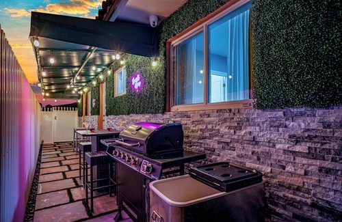 Coral Way House | 4 to 23 Guests GameRoom 2 Kitchens BAR BBQ