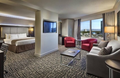 Gateway District House | 4 x Boulevard Suite at The STRAT Hotel, Casino & SkyPod