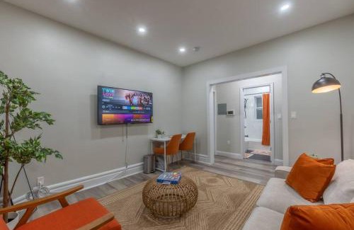 Upper Roseville Apartment | 40 OFF 3Days, 9 min to EWR, 2 Queen Beds, Sleeps 6