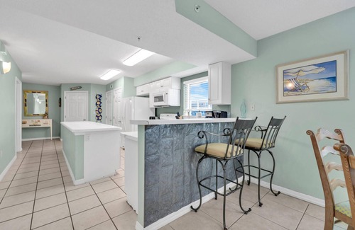 Fort Walton Beach Condo | 401 Summerlin Corner Balcony Overlooking Beach ~ Beach Svc Included