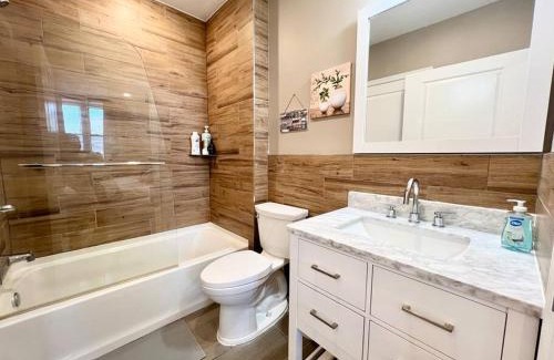 Logan Square Apartment | 403 Luxury and Comfy King bed in Central city of phily