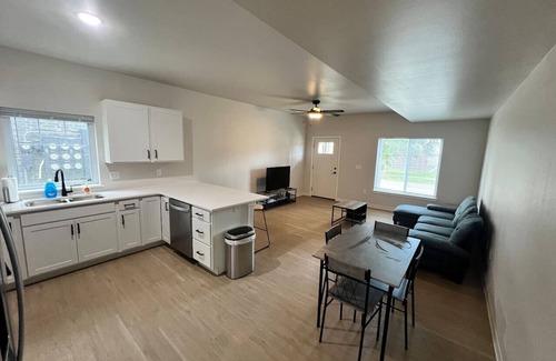 Iowa City House | 408 Entire 3 Bedroom Townhouse