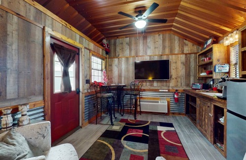 Ledbetter Cabin | 42 m² Cabin ∙ 1 bedroom ∙ 2 guests