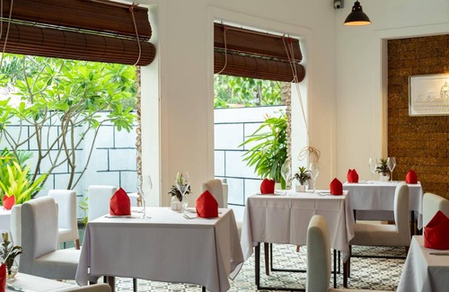 Wat Bo Area Hotel | 42 m² Hotel ∙ 4 guests