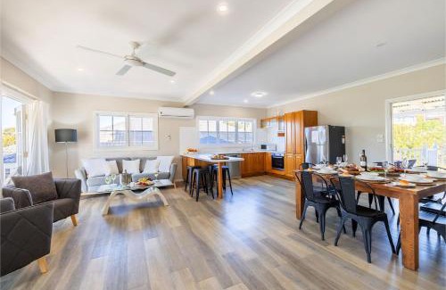 Fingal Bay House | 43 Squire Street Fingal Bay