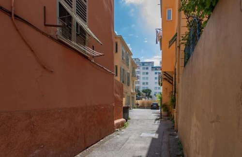 Lazaret Apartment | #44 1 BDR Flat Cap AC balcony 5mins walk to beach
