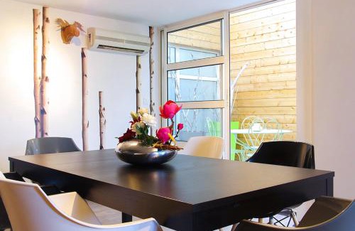 Bordeaux Golden Triangle Apartment | 444 Tourny - Localisation exceptionnelle 2 chambres avec ascenseur et Parking