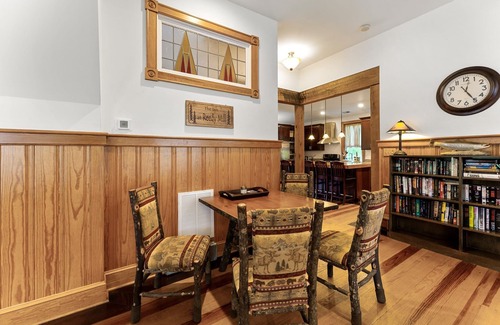 Sparta House | 45 Acre Private Lake, Pickle Ball Courts, Fire Pit, Kayaks/SUP, King's Dominion