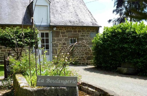 Saint-Etienne-en-Cogles House | 45 m² House ∙ 2 bedrooms ∙ 4 guests