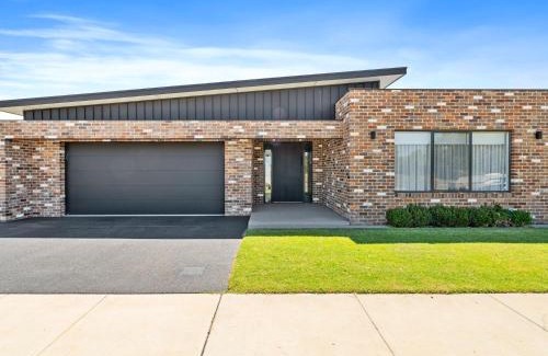 Yarrawonga House | 45 On Fairway