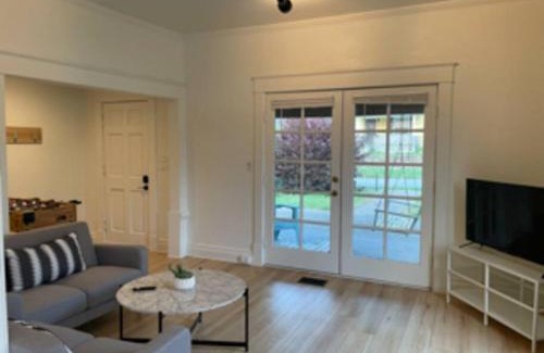 Rosedale House | 48 Entire Home for families in Kansas City