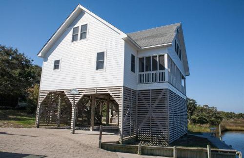 Buxton House | 48184 Decoy Rd Home