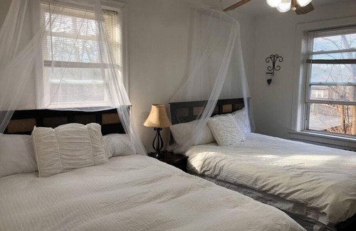 St. Louis Apartment | (49.1W) Beautiful Getaway in Saint Louis
