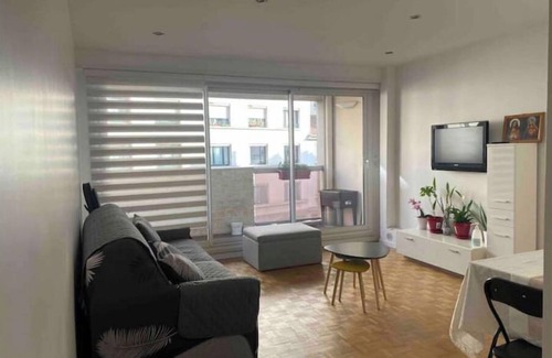 Asnieres-sur-Seine Apartment | 49 m2 apartment with balcony and parking next to the station